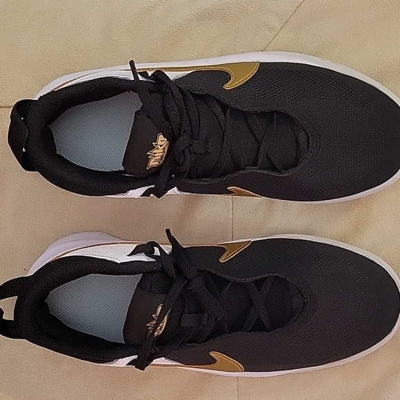 Nike Black, White, and Gold Athletic Shoes Brand New - Picture 4 of 7